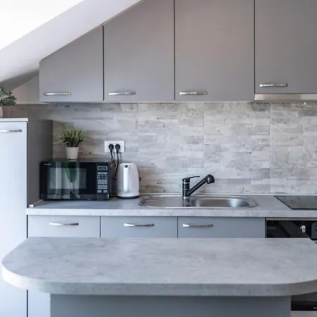 Apartament Peaceful Near The - Sole *