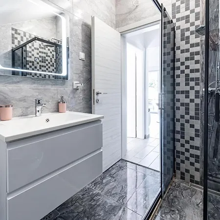 Apartament Peaceful Near The - Sole *