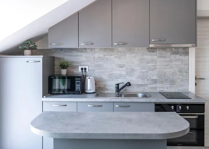 דירה Peaceful Near The - Sole *