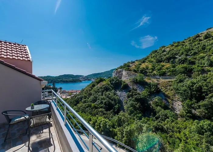 דירה Peaceful Near The - Sole