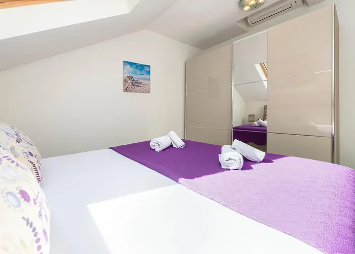 Peaceful Near The - Sole 扎通